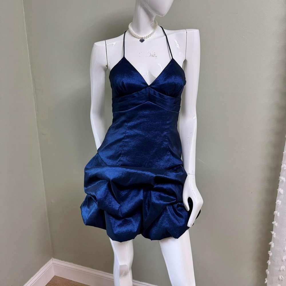 XSCAPE by Joanna Chen Blue Satin Bubble Hem Cocktail Dress‎ – Size 6